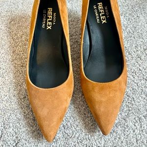*NEW* Le Chateau Leather Pumps